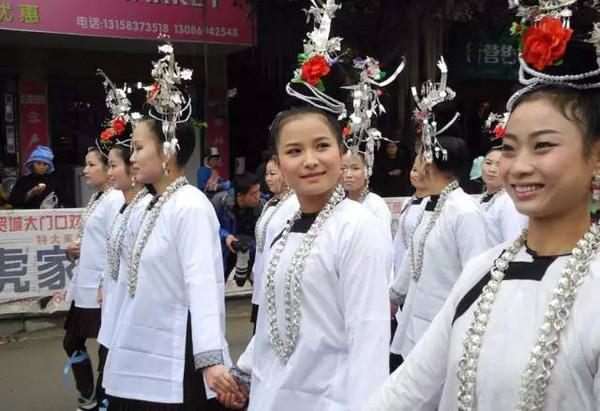 贵州榕江拉响全城警报，国际时事新闻聚焦