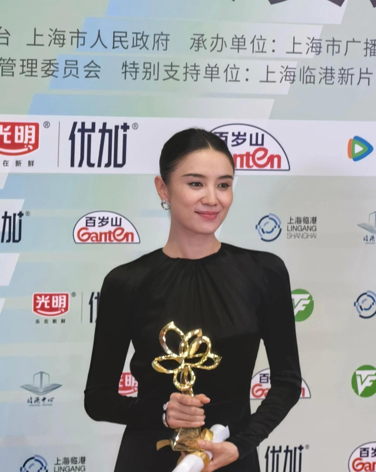 宋佳致获奖词，今年最佳荣誉献给所有网友
