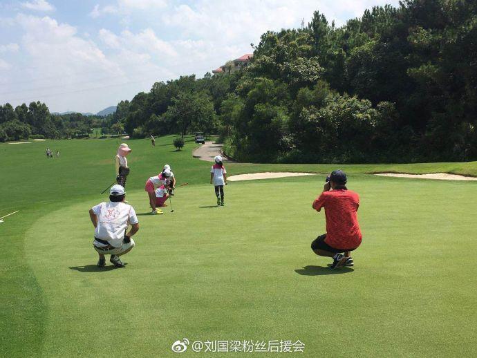 刘国梁女儿在美国高尔夫冠军之旅