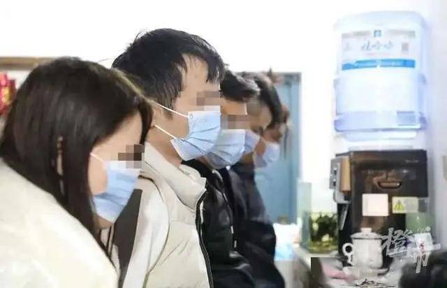 上海一男子喝下菊花茶后头晕、失去意识，竟是被身边人下了“真话水”