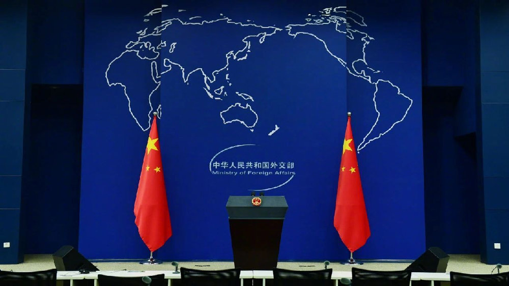 泰国总理佩通坦被暂停职权，外交部：作为友好邻邦，望泰国保持稳定