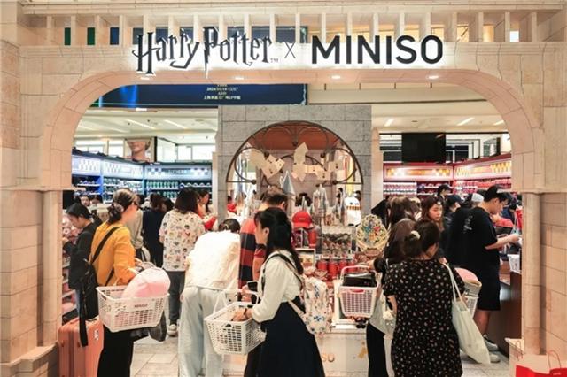 名创优品：MINISO LAND全球壹号店9个月破亿，IP产品贡献近八成业绩