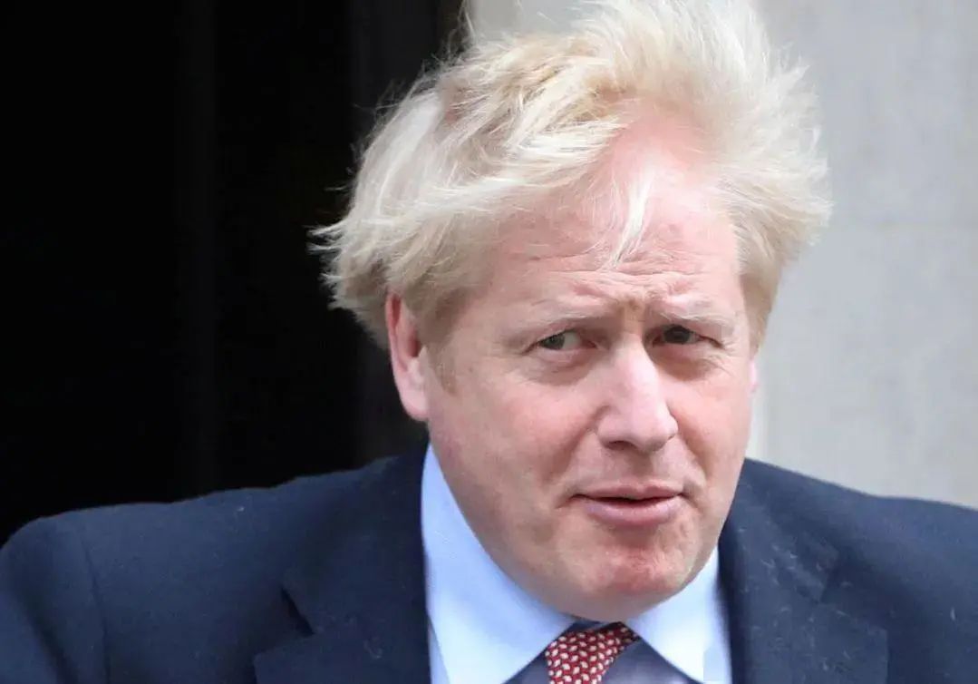 英国财相解释流泪事件：情绪化表现因个人原因所致 继续做好本职工作