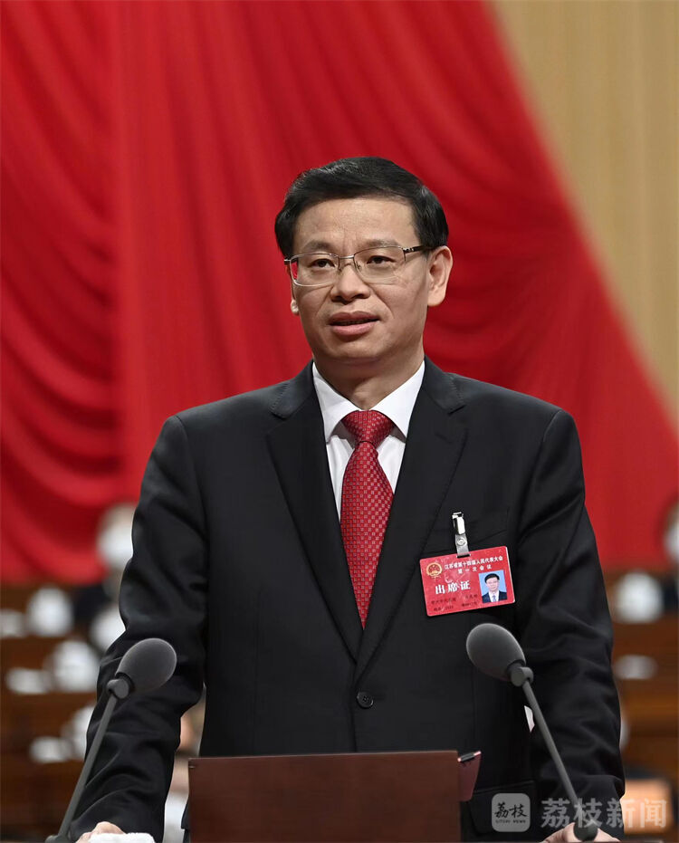 广西自治区十四届人大常委会第十七次会议闭幕，陈刚主持并讲话，韦韬作表态发言
