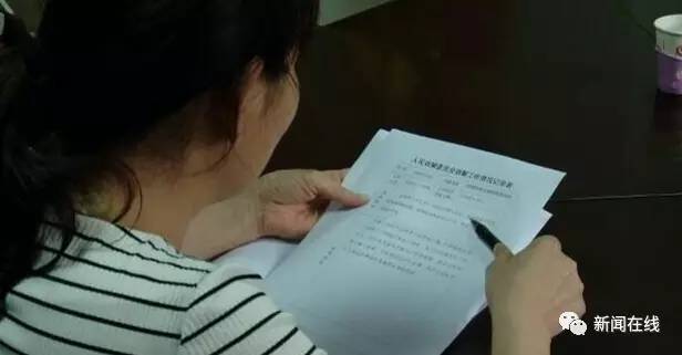 家里有个“坑娃”的爹！白纸上签个名，18岁的他替父背债成被告……