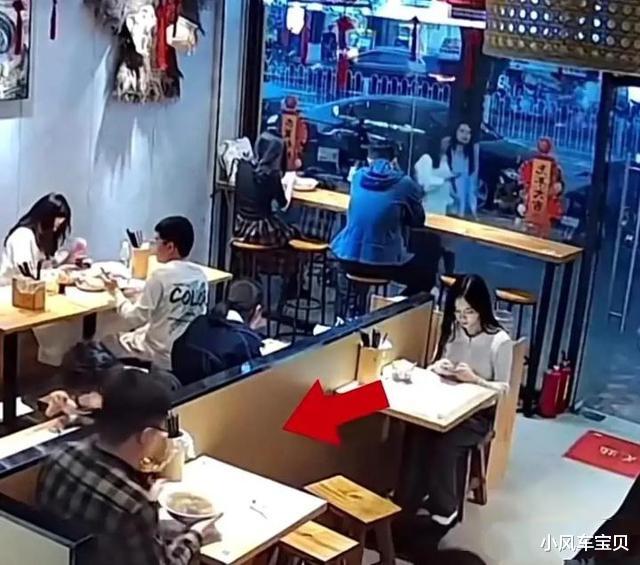面馆将客人剩面二次上桌，顾客怒怼事件概述